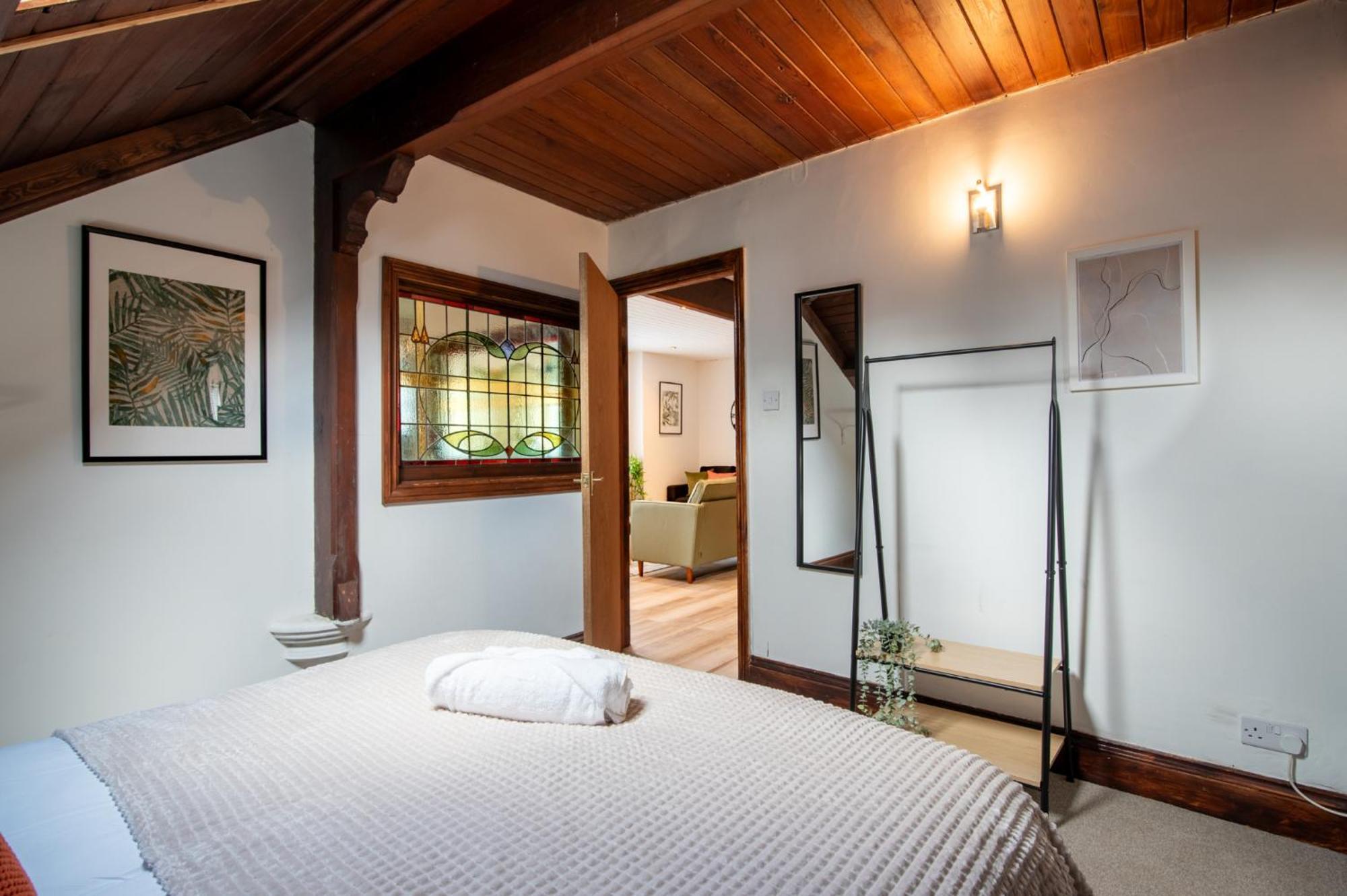 Madison House - Converted Church 5 Bed Pontypool Exterior foto